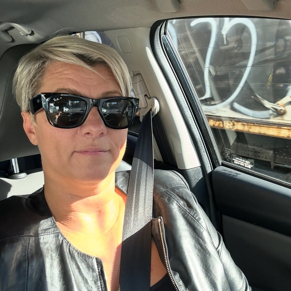 Meet your Posher, Julia - Picture 1 of 1